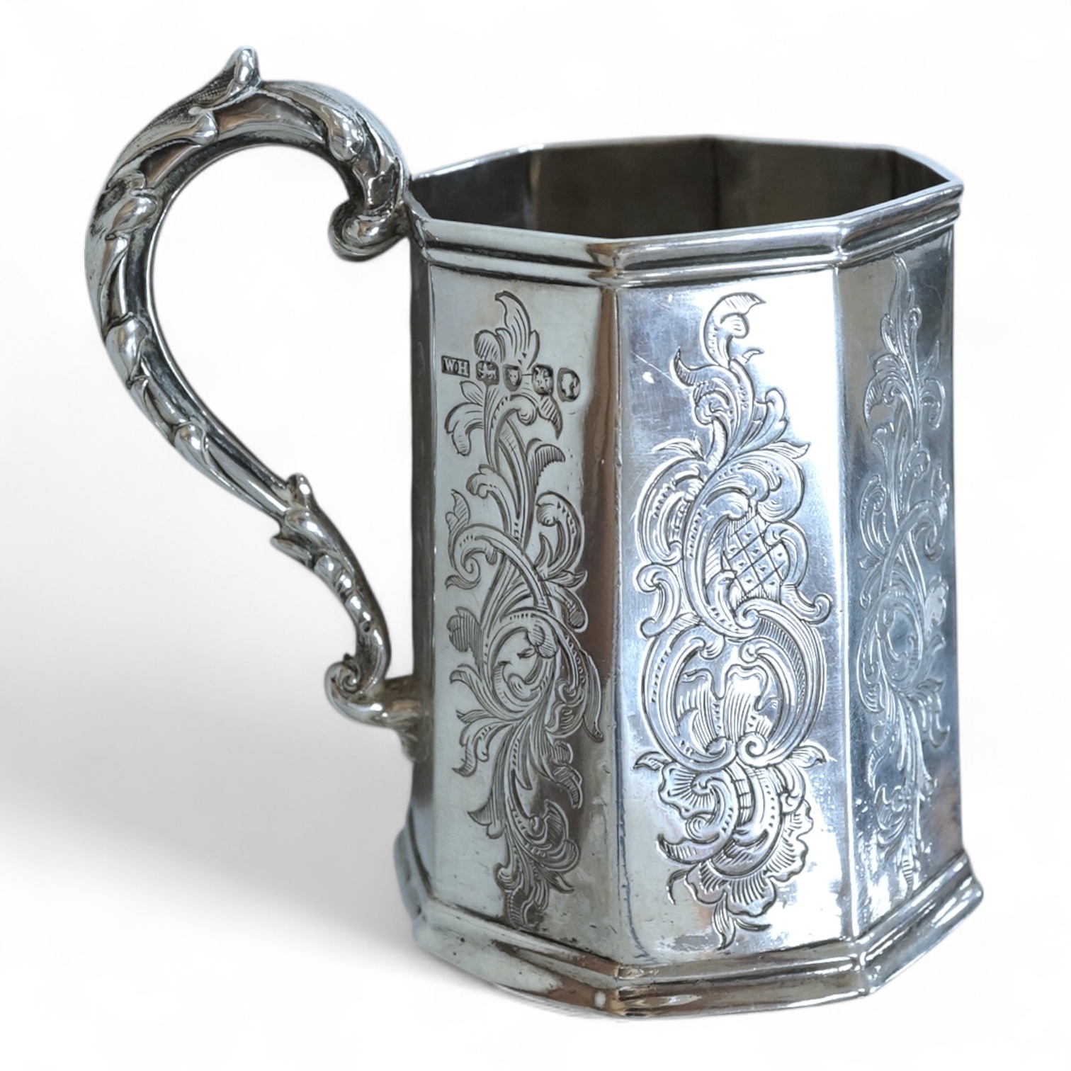An early Victorian engraved silver octagonal christening mug, William Hunter, London, 1843, height 10.3cm, 5.1oz.